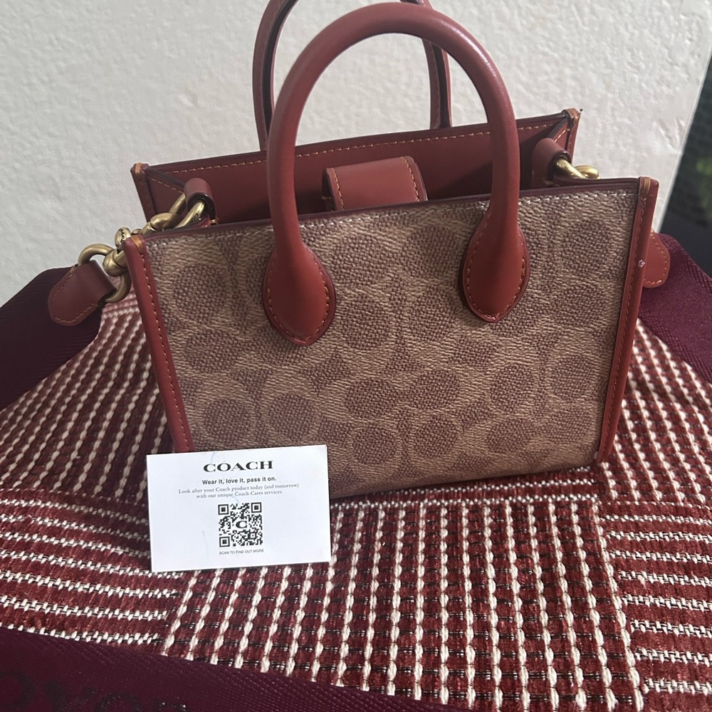 Ace Tote Bag 17 In Signature Canvas